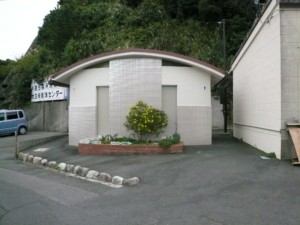 三重の釣り場波切漁港南トイレ FISH&MAPS